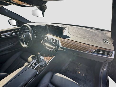 Used 2023 BMW 530i w/ Convenience Package RWD image 32