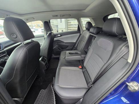 Used 2022 Volkswagen Taos SE w/ Panoramic Sunroof Package image 34