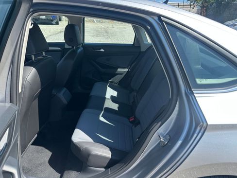 Used 2025 Volkswagen Jetta SE image 24