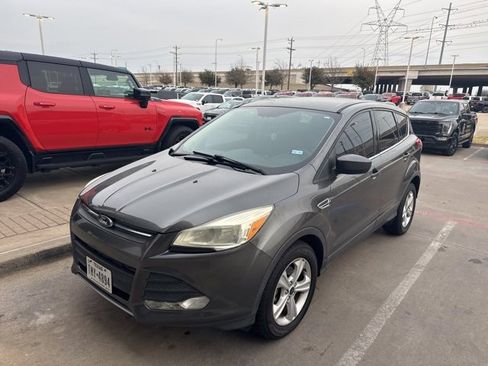 Used 2016 Ford Escape SE image 2