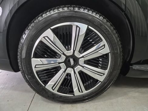 Certified 2025 Cadillac Escalade IQ Luxury 1 w/ Smart Trailering package image 12