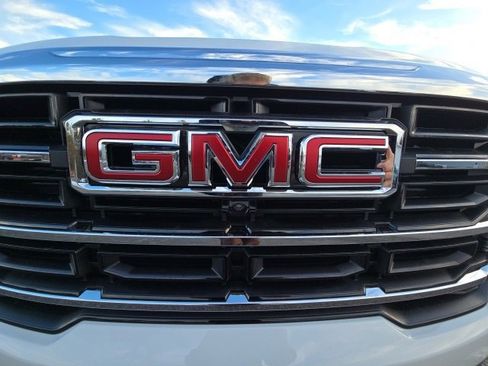 New 2026 GMC Acadia Elevation image 30