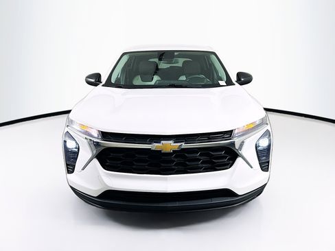 Used 2024 Chevrolet Trax LS image 2