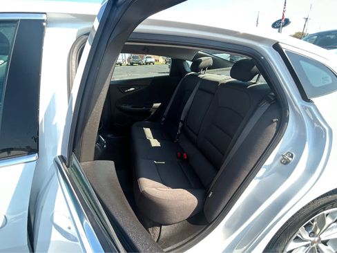 Used 2025 Chevrolet Malibu LT FWD image 8