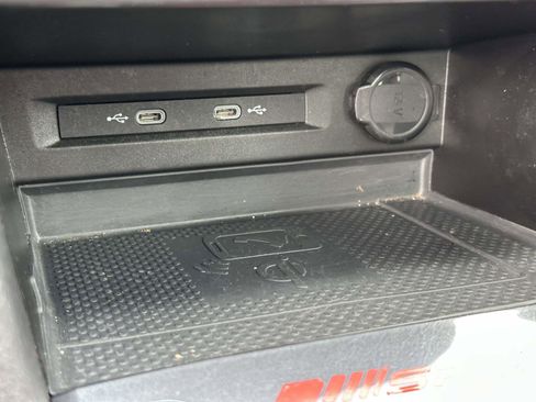 Used 2021 Volkswagen Tiguan SE w/ Panoramic Sunroof Package image 28