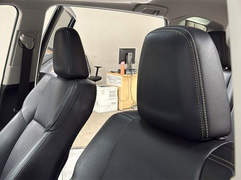 Used 2014 Toyota RAV4 Limited image 13