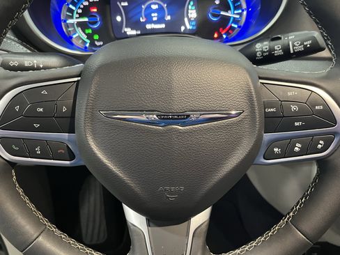 Used 2024 Chrysler Pacifica Select image 19