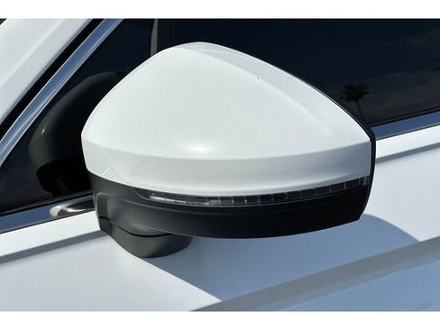 Used 2018 Volkswagen Tiguan SEL AWD/4WD image 12