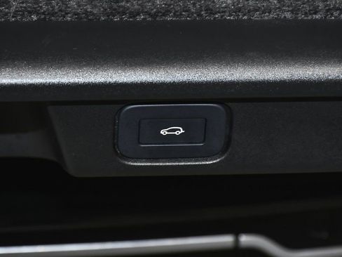 Used 2025 Land Rover Range Rover SE image 77