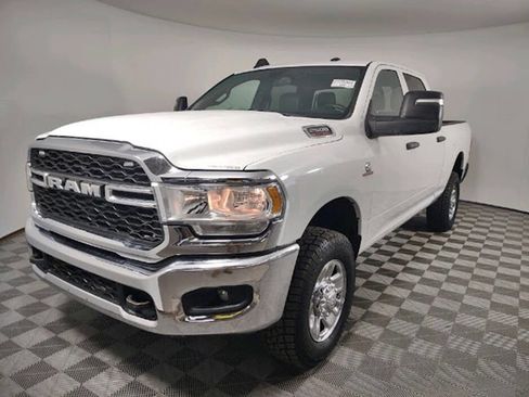 Used 2023 RAM 2500 Tradesman w/ Chrome Appearance Group AWD/4WD image 3