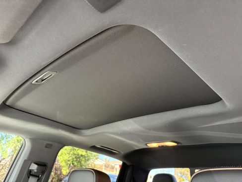 Used 2024 GMC Canyon Denali image 18