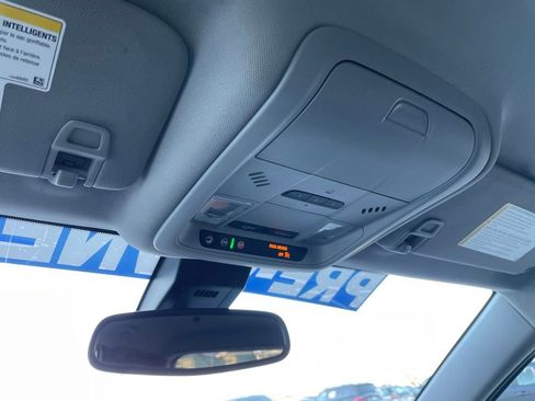 Used 2024 Chevrolet Equinox Premier image 22