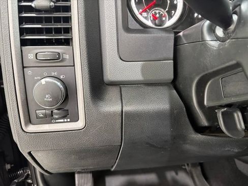Used 2018 RAM 1500 Express AWD/4WD image 12