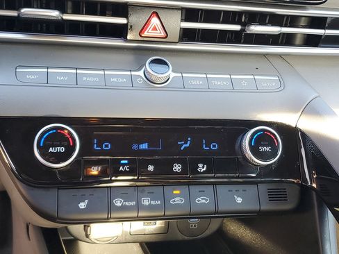 Used 2025 Hyundai Elantra SEL FWD image 22