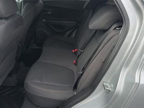 Used 2017 Chevrolet Trax LS w/ Fleet Convenience Package FWD image 17