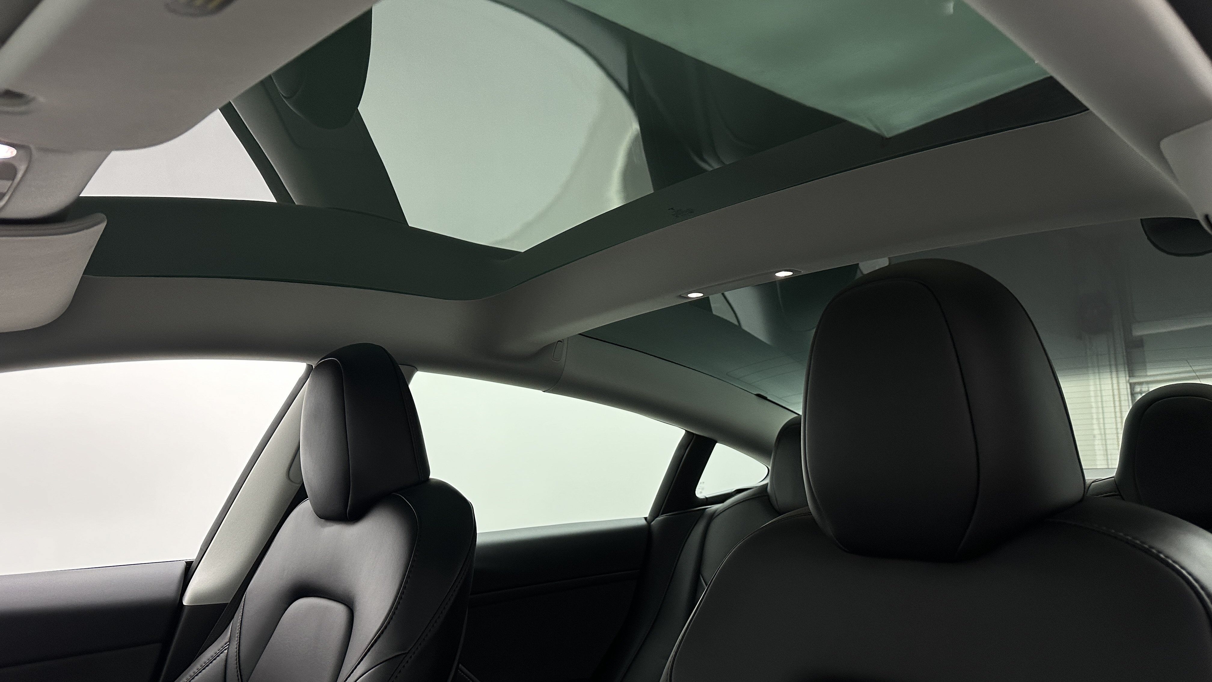 Used 2023 Tesla Model 3 Standard Range RWD image 4