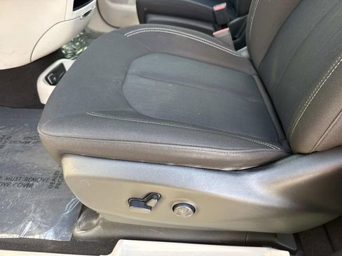 Used 2023 Chrysler Voyager LX FWD image 23