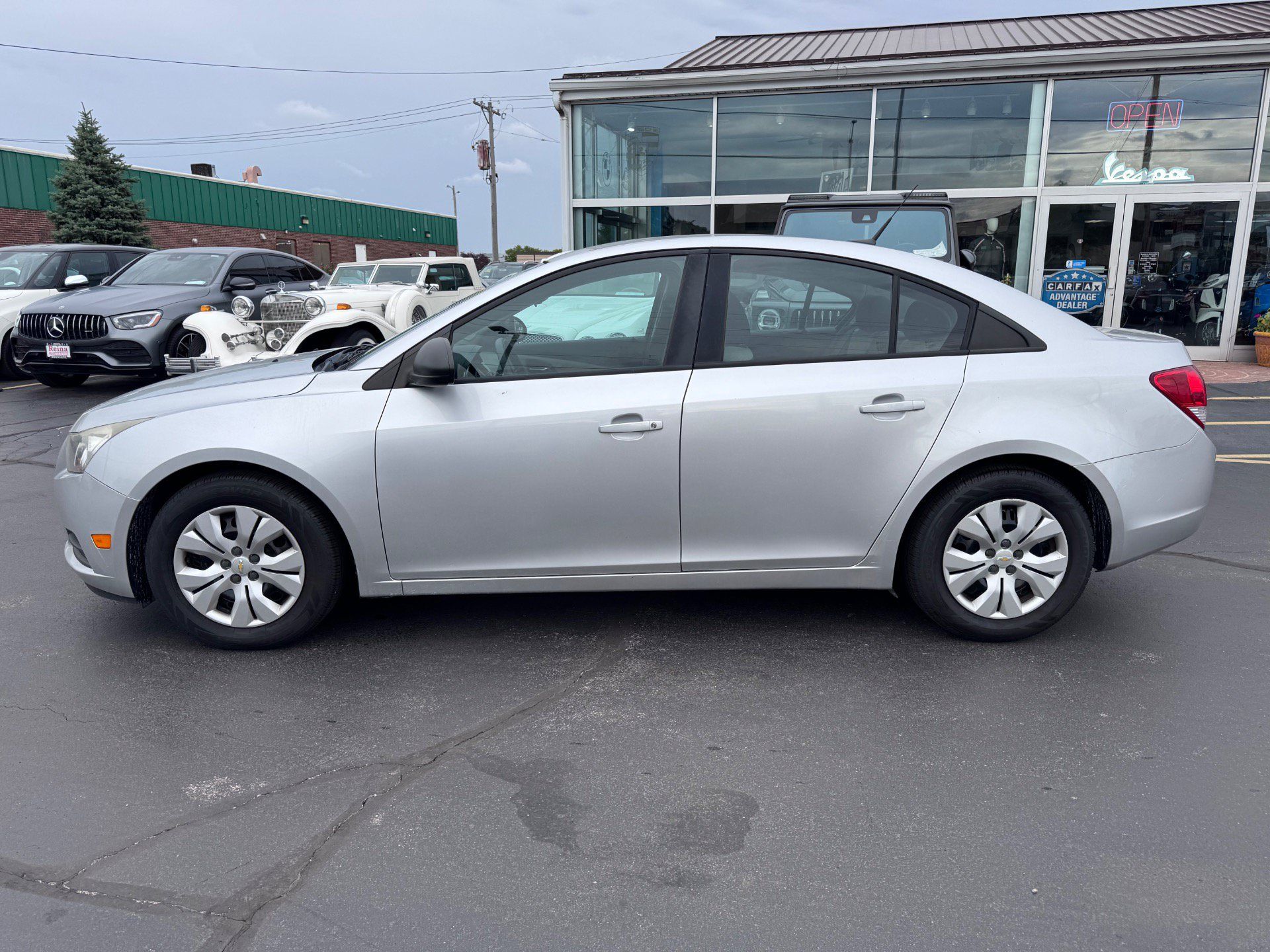 Used 2014 Chevrolet Cruze LS FWD image 6