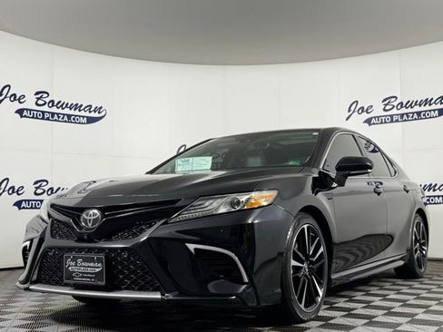 Used 2019 Toyota Camry XSE image 3