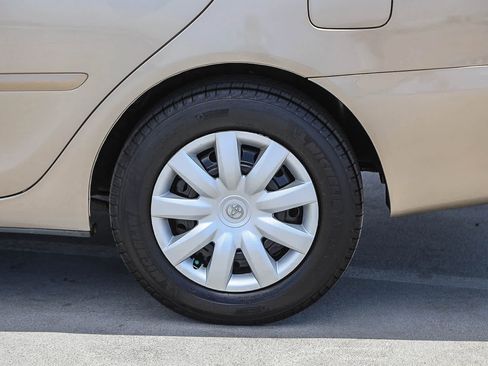 Used 2006 Toyota Camry LE FWD image 11