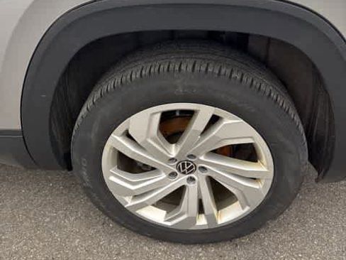 Certified 2023 Volkswagen Atlas SE image 9