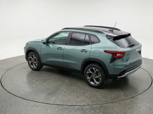 Used 2025 Chevrolet Trax LT FWD image 6