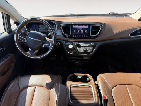 Used 2019 Chrysler Pacifica Limited FWD image 10