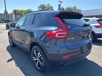 New 2026 Volvo XC40 B5 Core w/ Climate Package