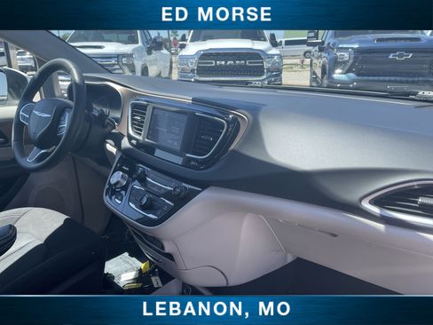 Used 2023 Chrysler Voyager LX FWD image 27