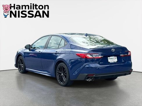 Used 2025 Toyota Camry SE FWD image 4