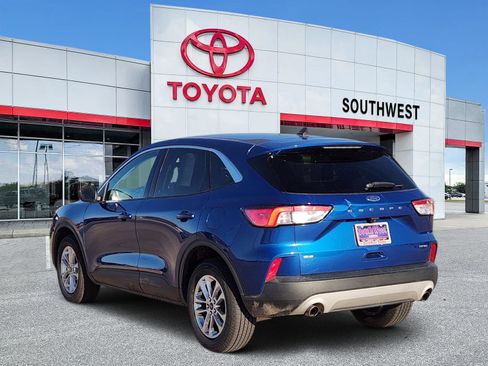 Used 2022 Ford Escape SE image 4