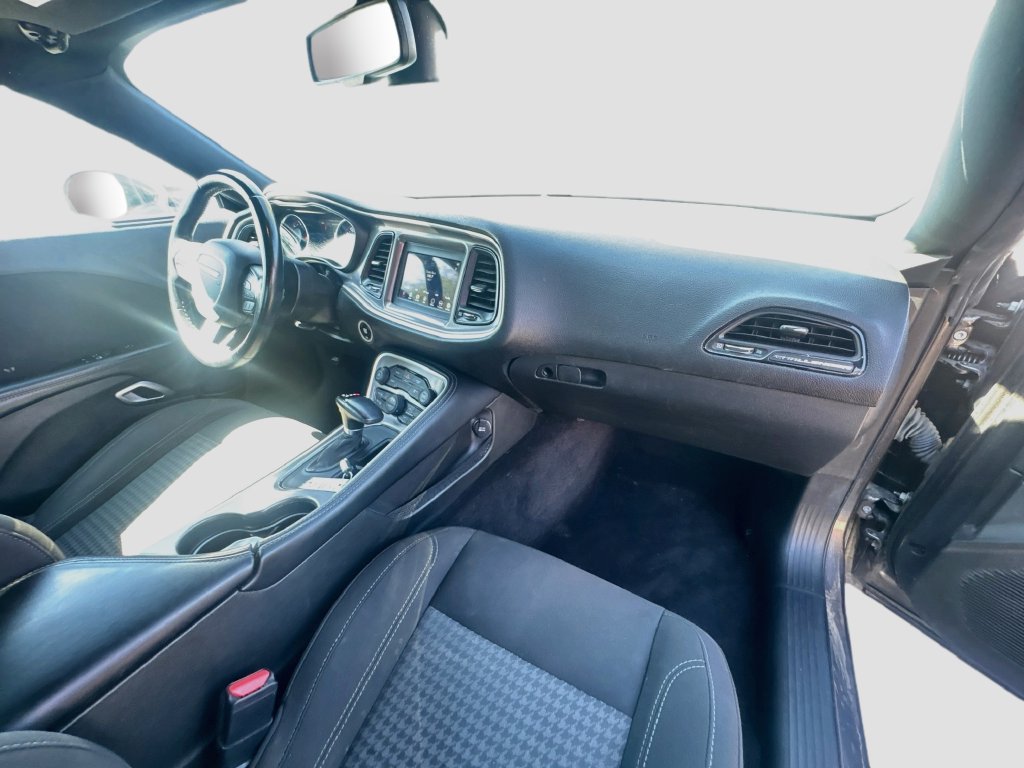 Used 2022 Dodge Challenger SXT RWD image 26