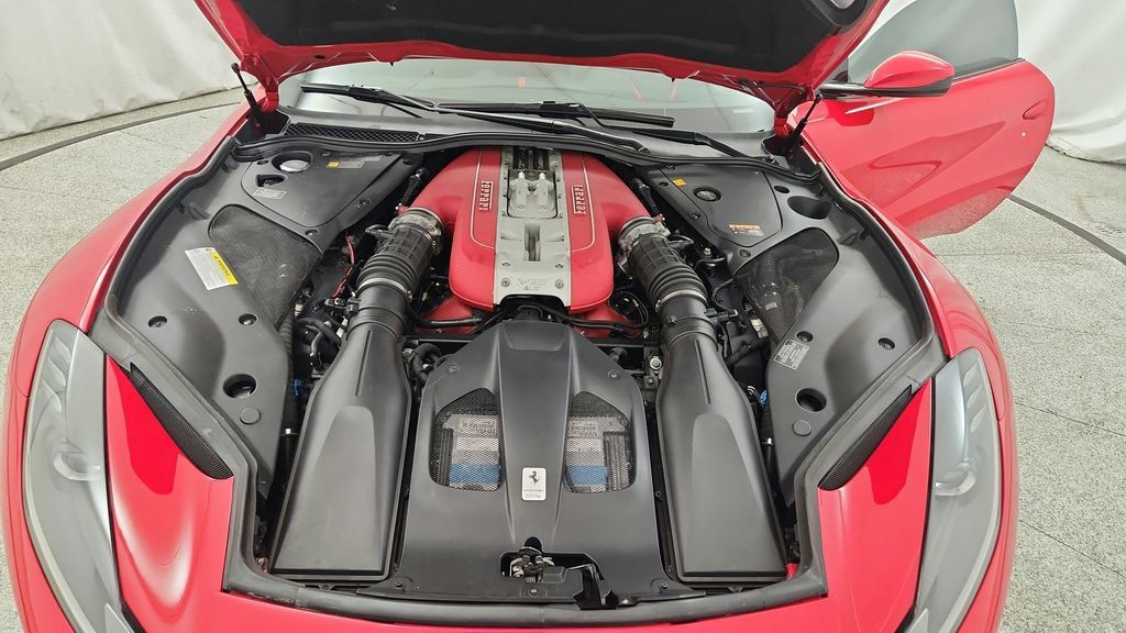 Used 2018 Ferrari 812 Superfast RWD image 41