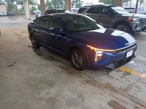 Used 2025 Kia K4 LXS image 6