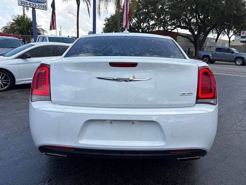 Used 2019 Chrysler 300 Touring w/ Sport Appearance Package RWD image 8