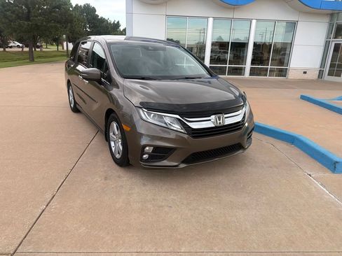 Used 2018 Honda Odyssey EX image 3
