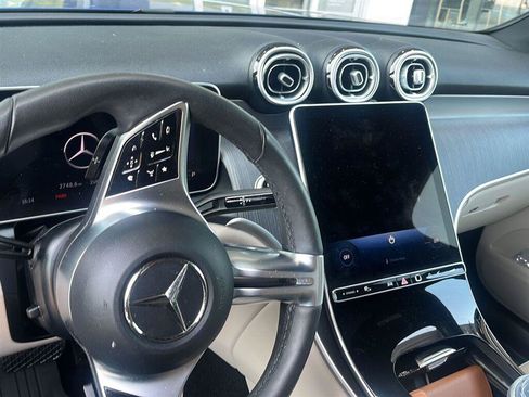 Used 2025 Mercedes-Benz GLC 300 image 4