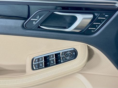 Certified 2023 Porsche Macan S AWD/4WD image 11