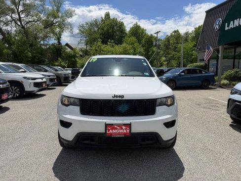 Used 2019 Jeep Grand Cherokee Laredo AWD/4WD image 2