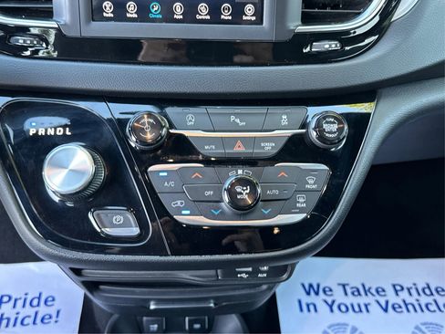 Used 2019 Chrysler Pacifica Touring-L w/ S Appearance Package image 19