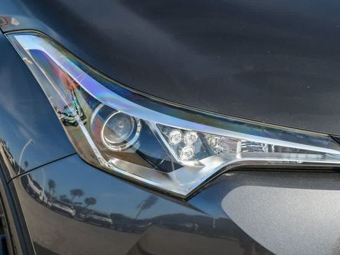 Used 2019 Toyota C-HR XLE FWD image 4