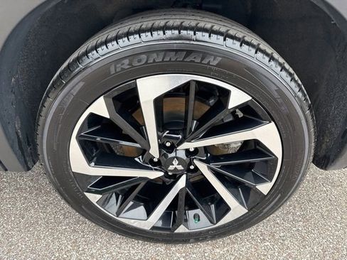 Used 2024 Mitsubishi Outlander SE AWD/4WD image 11