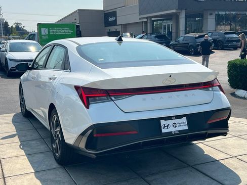 Certified 2025 Hyundai Elantra SEL FWD image 11