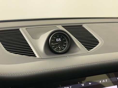 Used 2025 Porsche Macan GTS image 24