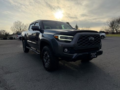Used 2022 Toyota Tacoma TRD Off-Road image 9