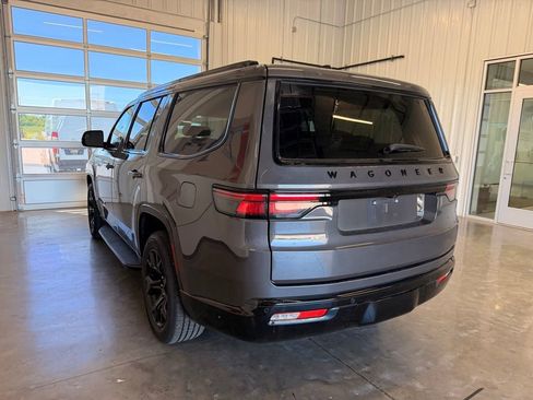 Used 2025 Jeep Wagoneer Series II AWD/4WD image 4