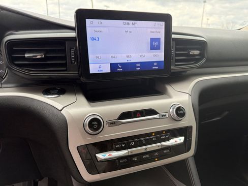 Used 2023 Ford Explorer XLT image 15
