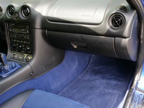 Used 1999 MAZDA MX-5 Miata 10th Anniversary Edition RWD image 37