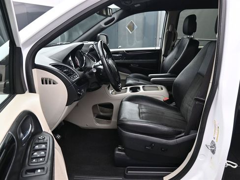 Used 2019 Dodge Grand Caravan SXT FWD image 8