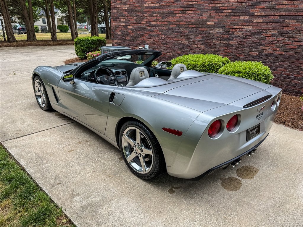 Used 2006 Chevrolet Corvette Convertible w/ Preferred Equipment Group RWD image 21